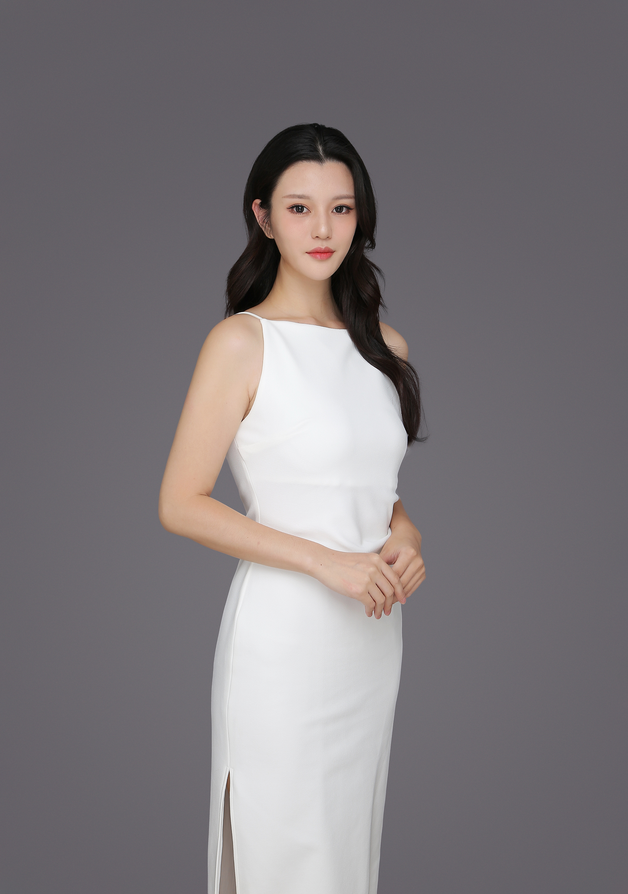 Vivi 主持人正装照