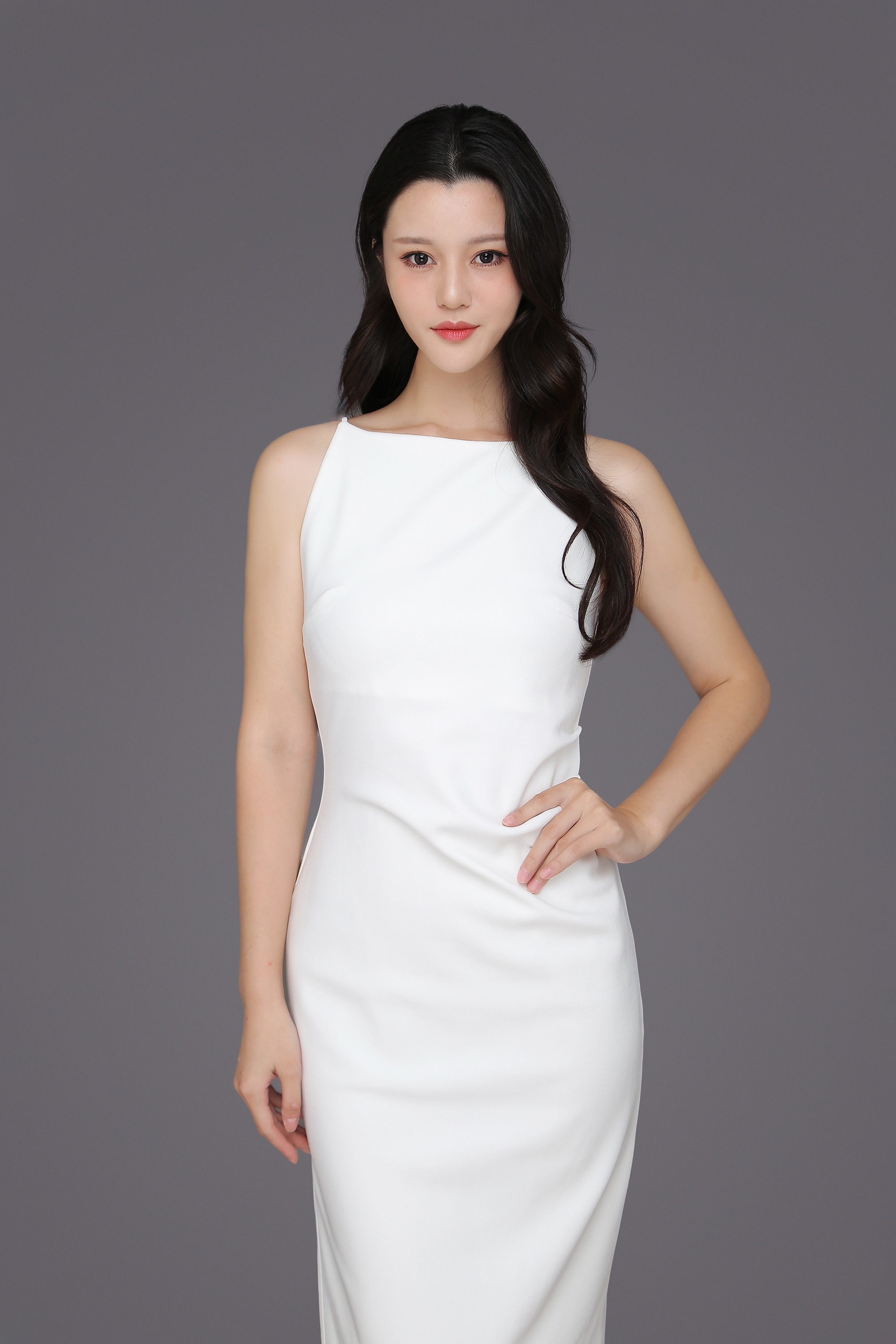 Vivi 主持人正装照